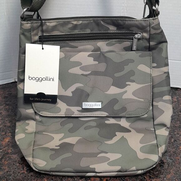 UNISEX Baggallini Towne Bagg in Olive Camo...NWT - Picture 1 of 15